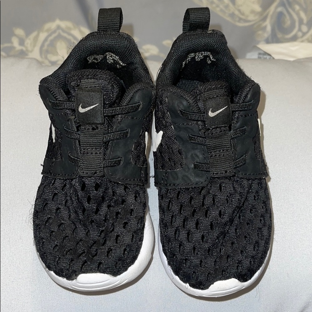 Nikes toddler shoes size 6c in great conditions